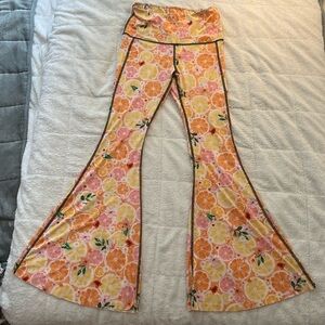 Yoga Democracy brand size M Citrus print